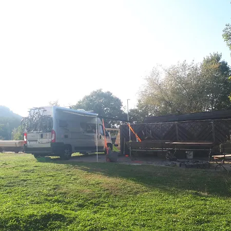Camping-stellplatz Auf Dem Bauernhof Fuer Wohnmobil Und Caravan Bis 8m Laenge - Ohne Zimmer