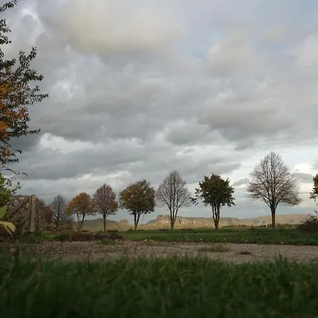 Camping-stellplatz Auf Dem Bauernhof Fuer Wohnmobil Und Caravan Bis 8m Laenge - Ohne Zimmer *